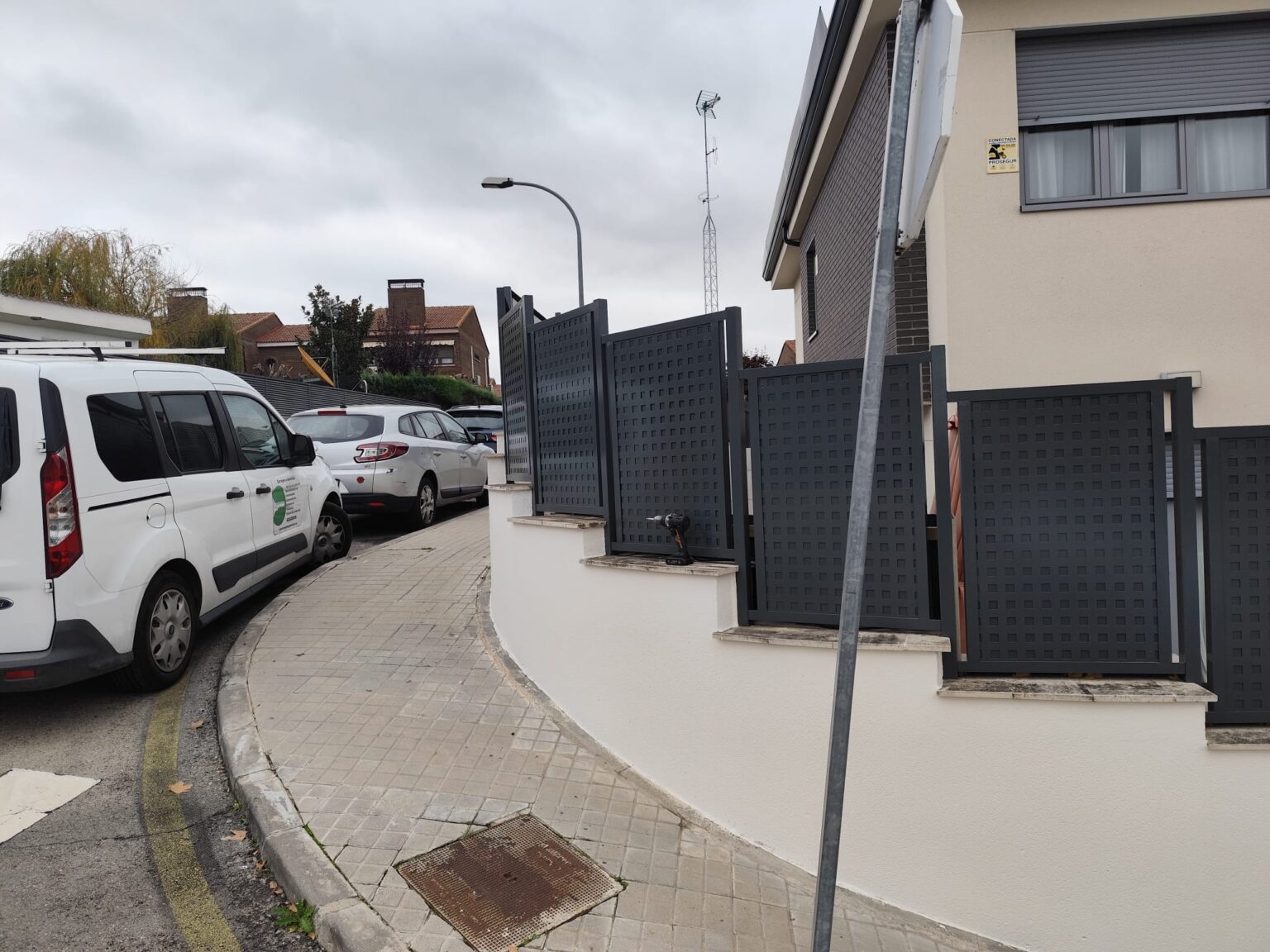 Reparación de persianas metálicas y cierres de seguridad para negocios en Alcobendas